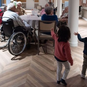 Rencontres intergénérationnelles enrichissantes dans un Ehpad de Saint-Ouen