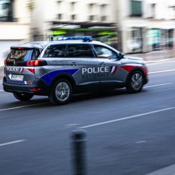 076de3fc-0d96-407e-b936-0fd20a119c8b Un adolescent suspecté d’avoir attaqué sa famille se livre à la police