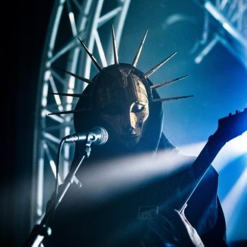 Pourquoi les groupes de metal utilisent-ils des masques ?