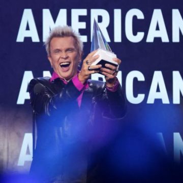 Billy Idol Receives Lifetime Achievement Award at the American Music Awards