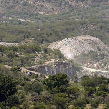 La menace des carrières sur les monts Aravallis en Inde