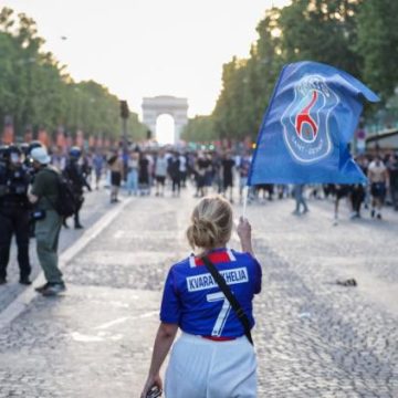 Mesures de sécurité renforcées pour les festivités à Paris après les débordements
