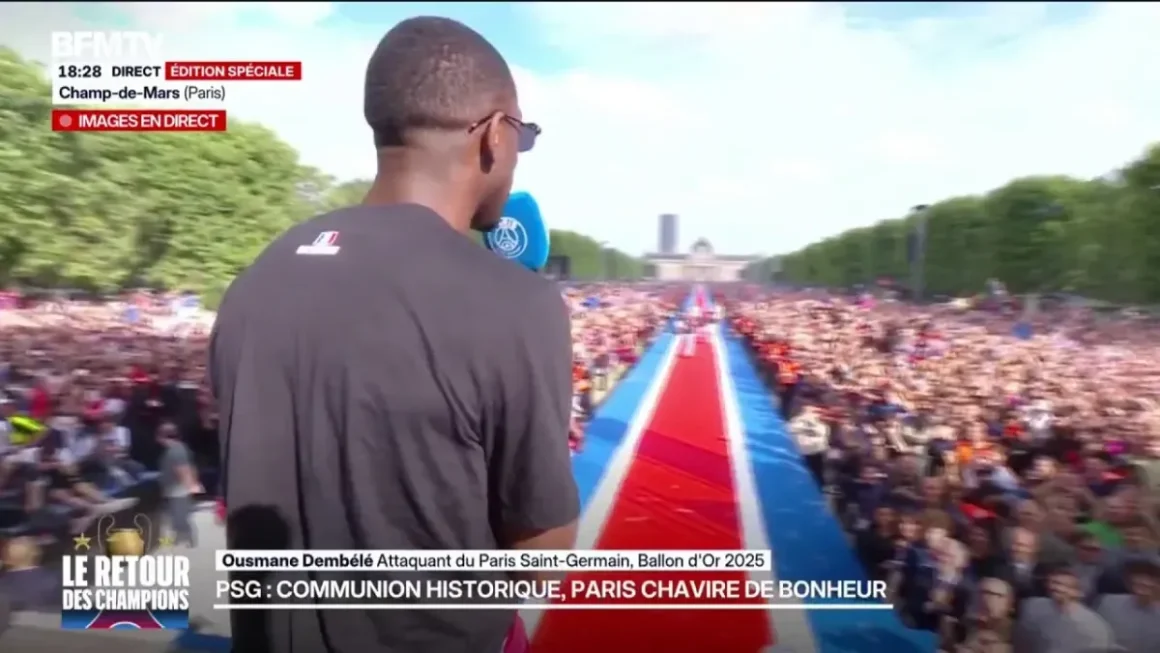 Les joueurs du PSG célébrés sur le Champ-de-Mars