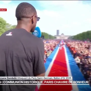 Les joueurs du PSG célébrés sur le Champ-de-Mars
