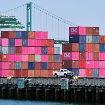 Suspension d’une Décision sur la Surtaxe Douanière aux États-Unis