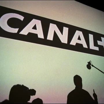 La rupture de Canal+ avec les signataires d’une tribune contre Bolloré