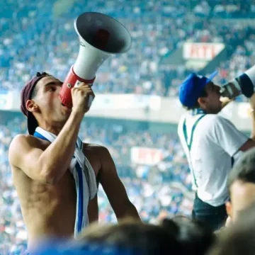 La Légende de Patrice de Peretti, Supporter Passionné de l’OM