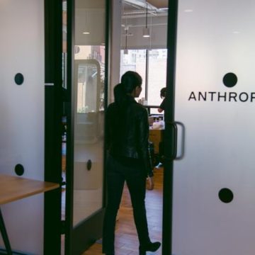 Jeunes et Intelligence Artificielle : Une Nouvelle Relation Bancaire