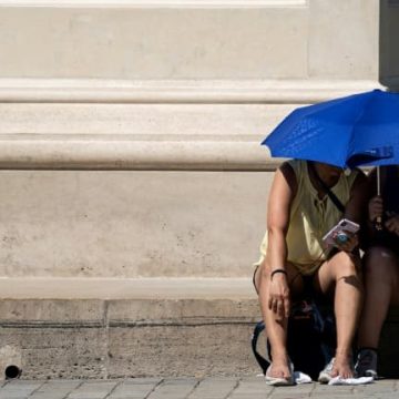 La France suffoque sous une vague de chaleur record en mai