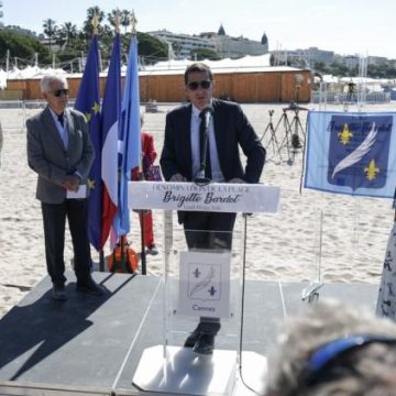 Plage de Cannes rebaptisée en hommage à Brigitte Bardot