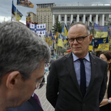 Réactions à Kiev: Philippe et Retailleau répondent aux critiques