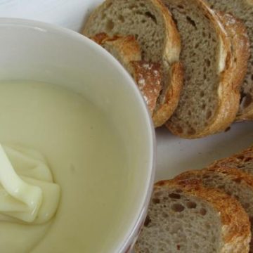 La Cancoillotte : Le Retour en Grâce d’une Spécialité Fromagère
