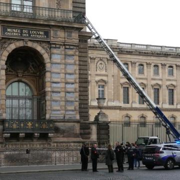 Vol spectaculaire de joyaux au Louvre : un enjeu pour la sécurité des musées