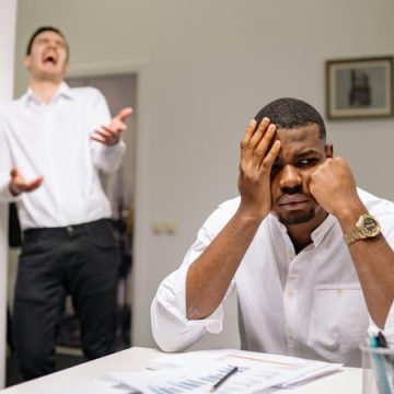 98f5871f-dabd-4a9e-b9eb-0f5b112d364b Comment la chaleur affecte les relations et la performance au travail