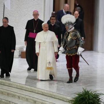 Un an après l’élection de Léon XIV, le nouveau pape face aux défis internationaux