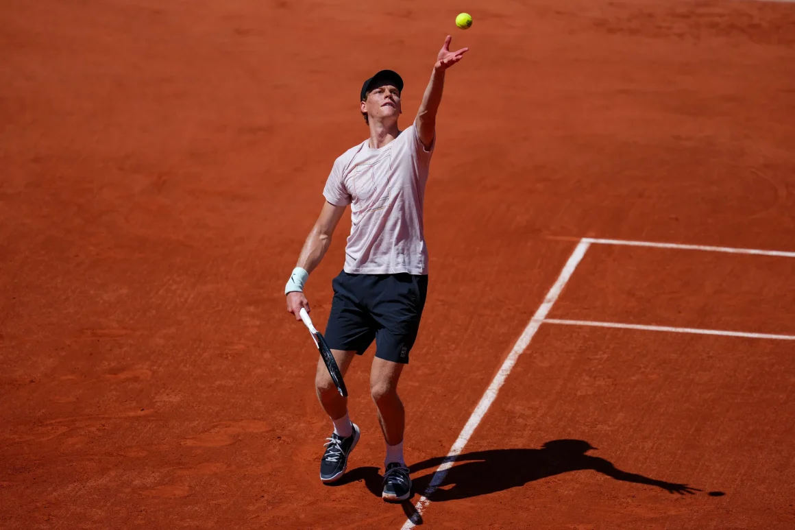Jannik Sinner éliminé prématurément de Roland-Garros