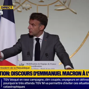 Emmanuel Macron : Discours sur l’électrification après une réunion à l’Élysée
