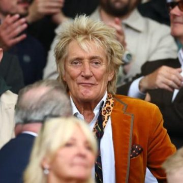 Rod Stewart reporte des concerts à Las Vegas avant de reprendre sa tournée