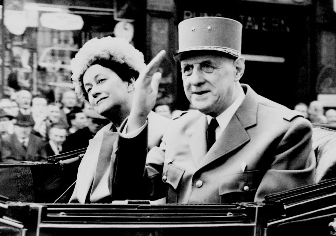 Simon Abkarian incarne de Gaulle dans un film d’Antonin Baudry