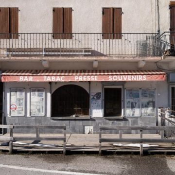Évolution des services de proximité et influence politique