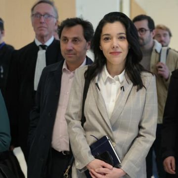 ee5a47d9-592a-4b81-830d-ec6535017da0 La députée LFI Sophia Chikirou jugée pour escroquerie : un procès sous tension