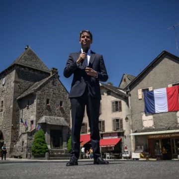 Gabriel Attal annonce sa candidature à la présidence
