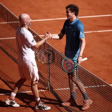 Ugo Humbert remporte le premier tour à Roland-Garros 2026