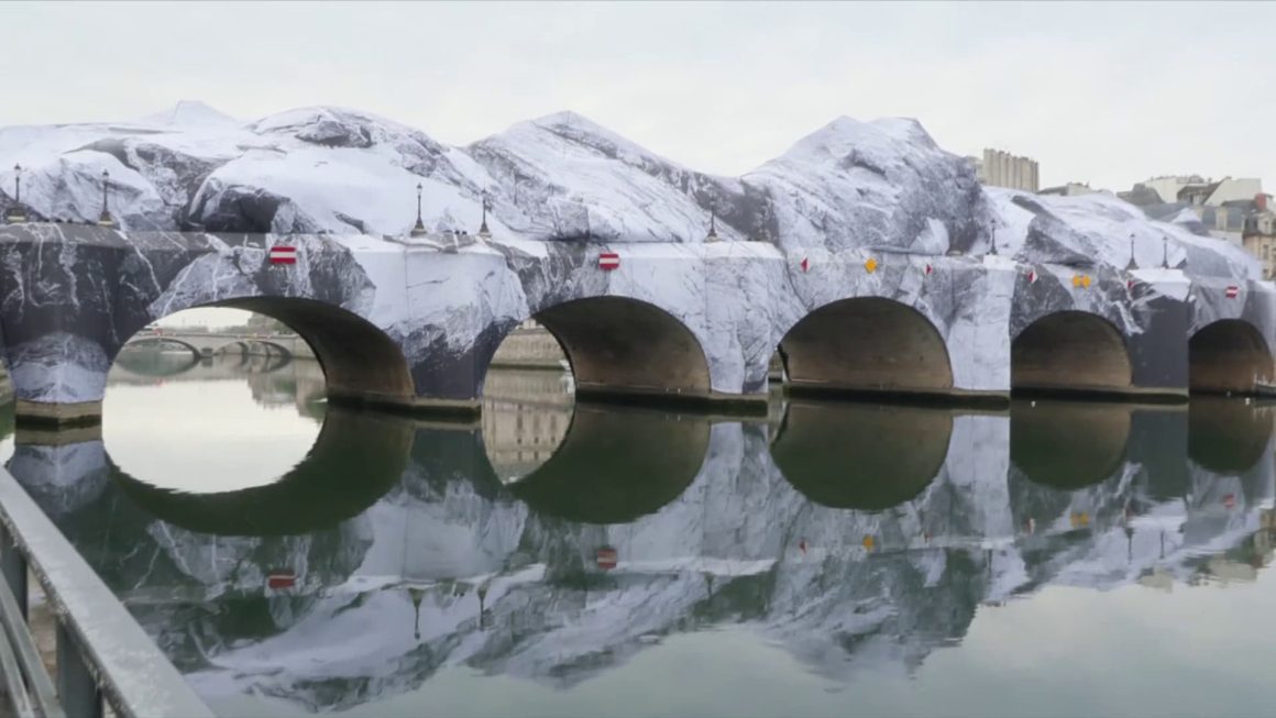 Une œuvre de JR transforme le Pont Neuf