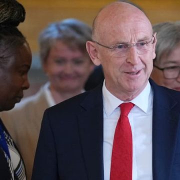 Le ministre britannique de la Défense démissionne en raison des tensions budgétaires