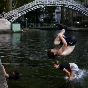 Baignade autorisée au canal Saint-Martin face à la canicule à Paris