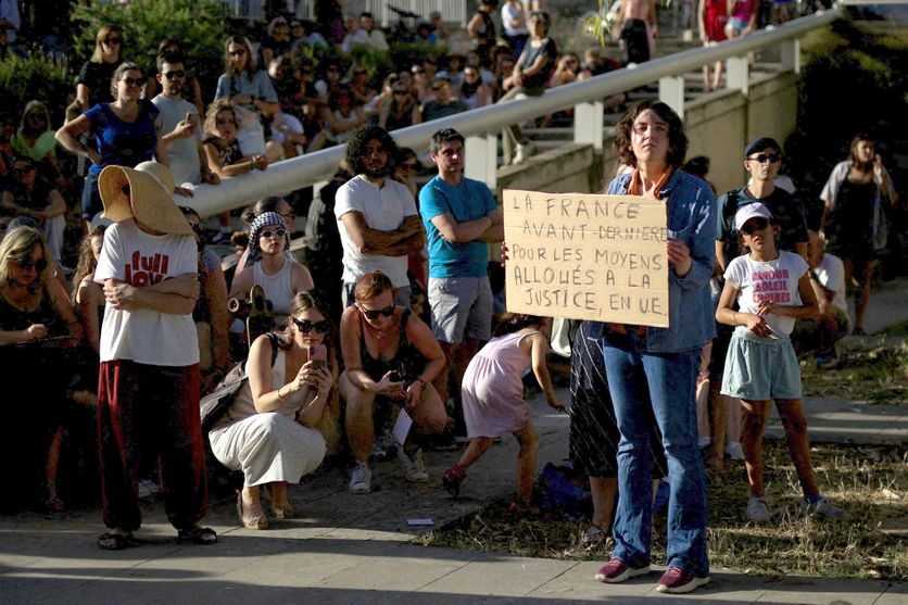 Feminist groups protest in Montpellier after Lyhanna killing Manifestation contre les violences sexuelles à Lille, Lyon et Montpellier