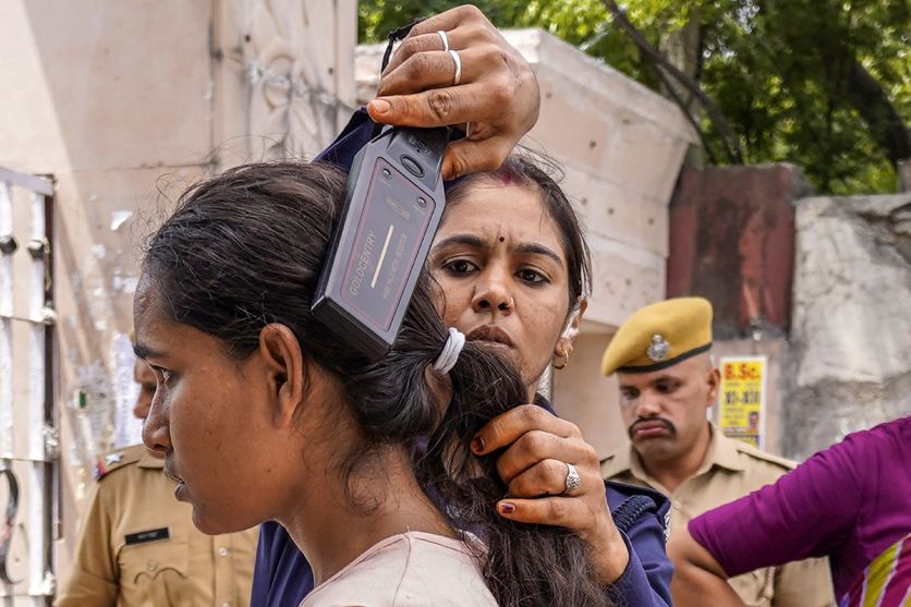 0d7d74aa-cba0-4bb0-bfba-67f4aaa958dd Examen NEET en Inde: Mesures de Sécurité Renforcées après Fuite de Sujet