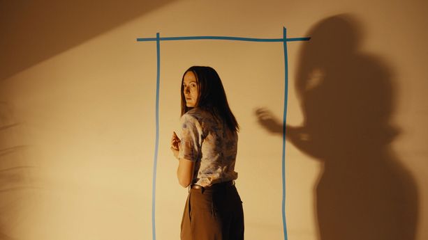 155e0cf6-1d2b-4f15-8d48-cba2322e01f0 Renate Reinsve dans le film d’horreur ‘Backrooms’ de Kane Parsons