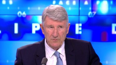 1b2557c1-636c-4b6d-9e51-f5c2a1194dae Donald Trump signe un accord de paix avec l’Iran à Versailles