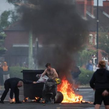 1bbd1c97-fc6c-40bf-ae9b-2ed13a5e43da Renforcement du dispositif policier en Irlande du Nord face aux manifestations