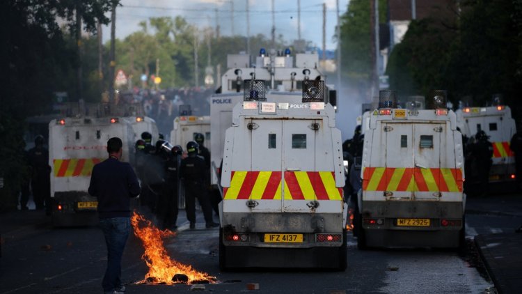 26ee38e1-8e64-4ccb-904b-5a2f2ca85c76 Nouvelles Violences à Belfast : Tensions Après l’Inculpation d’un Réfugié Soudanais