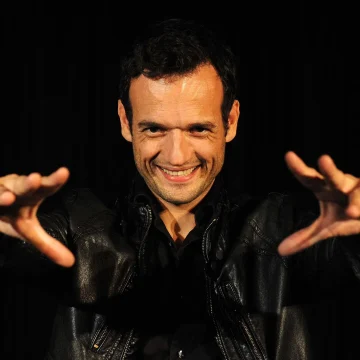 Comprendre les Pensées par les Expressions Faciales