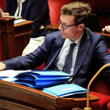 Le renforcement du contrôle des adultes dans les écoles
