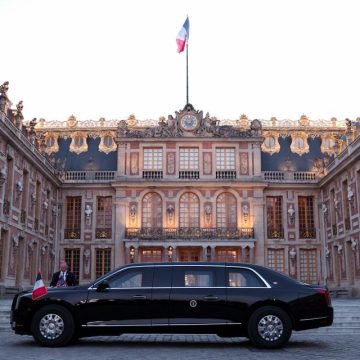 Rencontre à Versailles entre Macron et Trump
