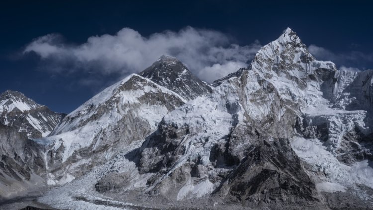 3d2593a8-cb1e-41c9-a431-11c964d1b02c Une expédition pour rapatrier un corps sur l’Everest