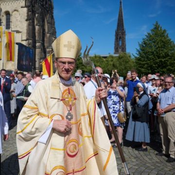 Inauguration of the New Bishop of Münster Le refus du Vatican concernant la prédication par des laïcs