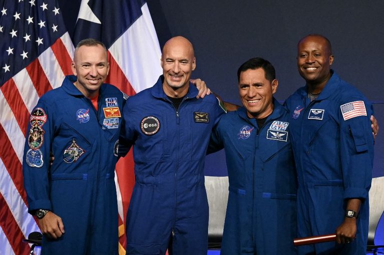 NASA announces crew for the Artemis III mission Annonce de l’Équipage de la Mission Artémis III par la NASA