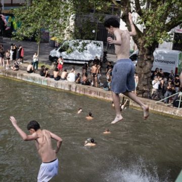 Encadrement de la baignade dans les canaux parisiens face à la chaleur