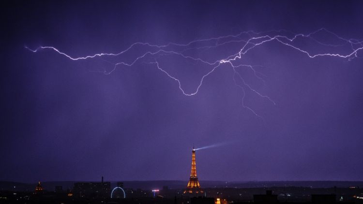 681c2181-0204-4c72-87c2-2f80528610d2 Précautions et Conséquences des Orages Puissants
