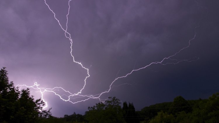 681fca0b-354a-4f41-bd5f-f4d7f02c3789 Orages violents dans les Hauts-de-France, provoquent des dégâts et une baisse de température