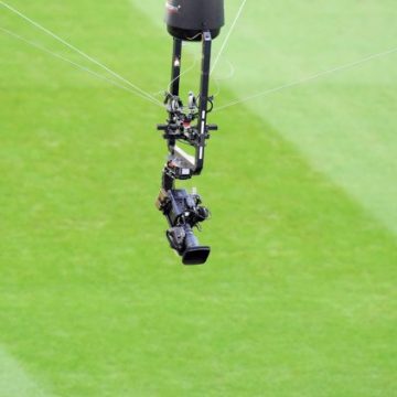 Une caméra tombe pendant le match Hongrie-Kazakhstan