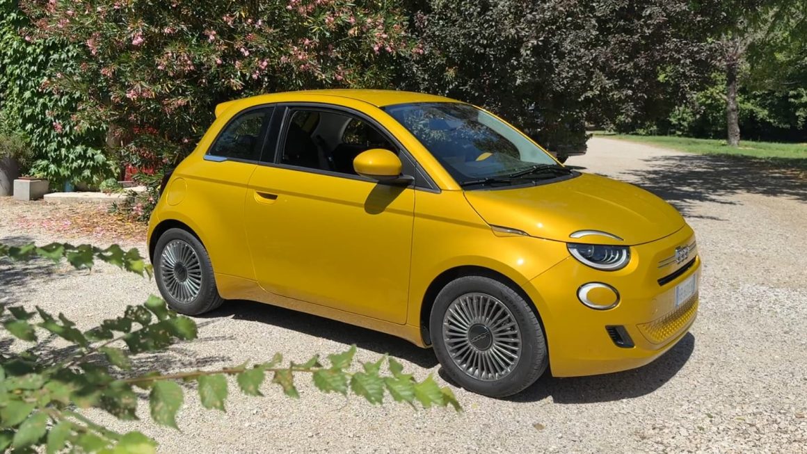 6b060cb4-385a-419a-9aa0-3e2a3271803f Fiat 500 Hybrid: Retour au moteur thermique face au ralentissement des ventes électriques