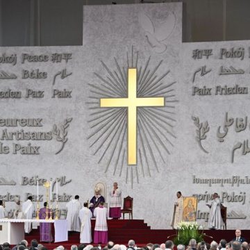 Pope Leo XIV holds open-air mass in Beirut after praying for port blast victims Cinq propositions chrétiennes pour réfléchir à la paix