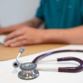 Le remède contre les déserts médicaux en France montre des signes encourageants