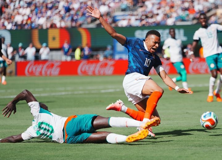 734d7ce7-6086-4138-afbe-dc698826f62e Controverse autour de l’arbitrage lors de France-Sénégal au MetLife Stadium